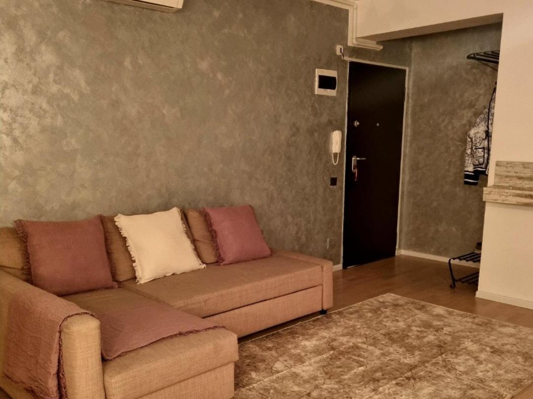 Park Residence 5, 2 Bedroom Apartment Bucarest Esterno foto